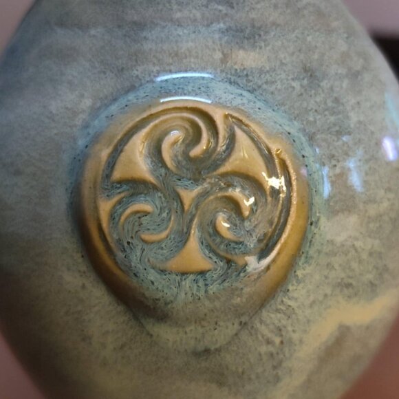 Colm De Ris Ceramic‎ Pottery Vase Green Blue Glaze Celtic Triskelion Ireland 10" - Picture 5 of 9